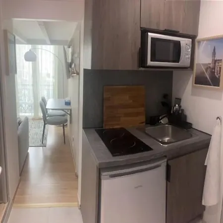 Independante En Face De La Gare Flandres Homestay *