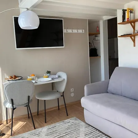 Independante En Face De La Gare Flandres Homestay